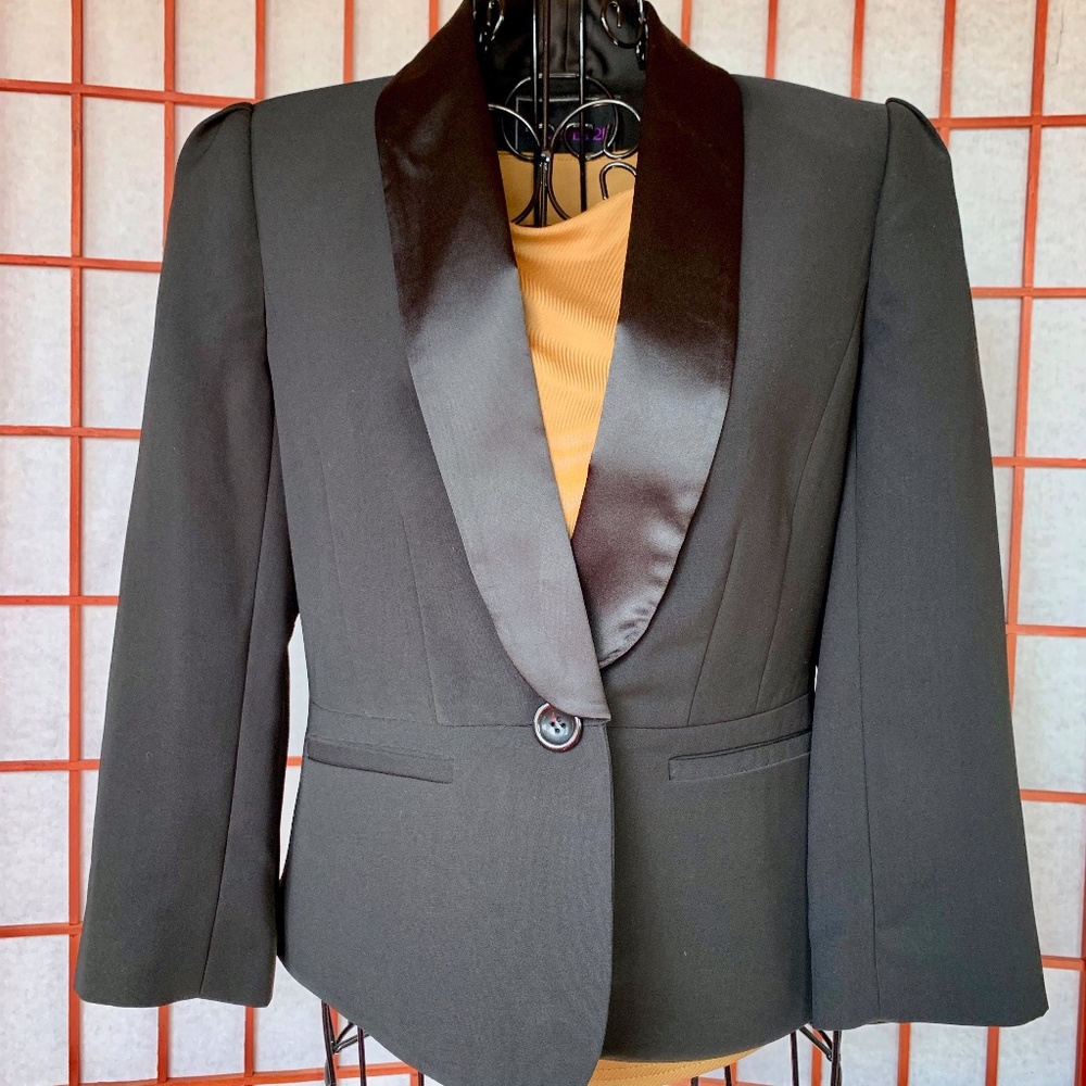 Forever 21 Satin Collar Fitted Tuxedo Blazer NWOT - Picture 1 of 7